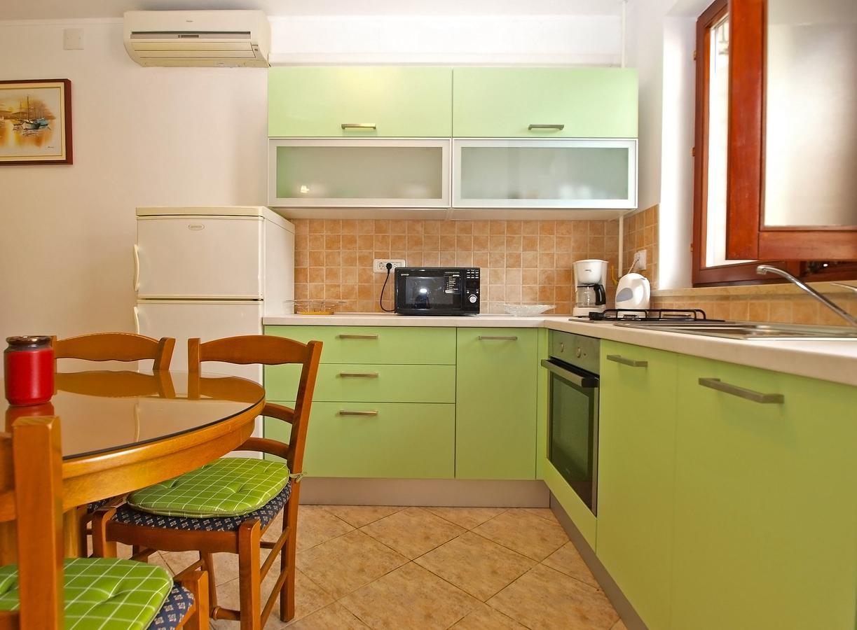 Apartments Slavka 1155 풀라 외부 사진