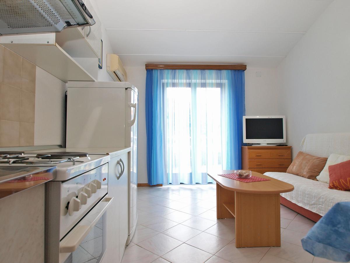 Apartments Slavka 1155 풀라 외부 사진