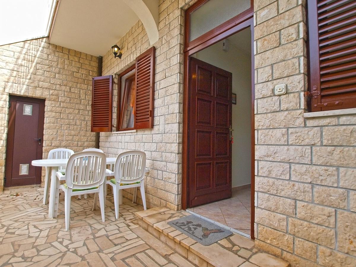 Apartments Slavka 1155 풀라 외부 사진