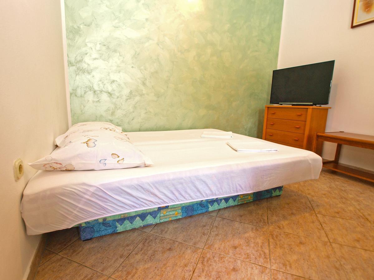 Apartments Slavka 1155 풀라 외부 사진
