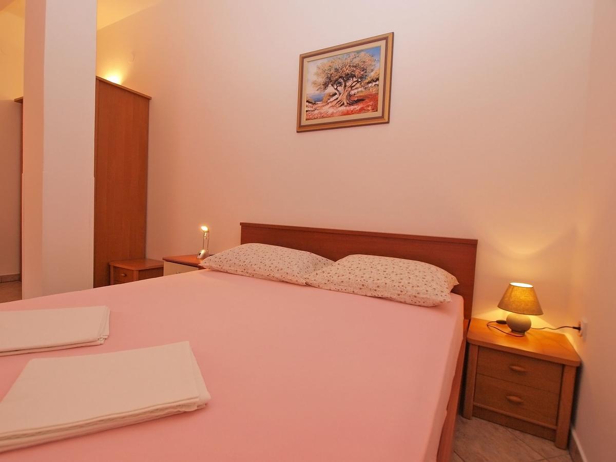 Apartments Slavka 1155 풀라 외부 사진
