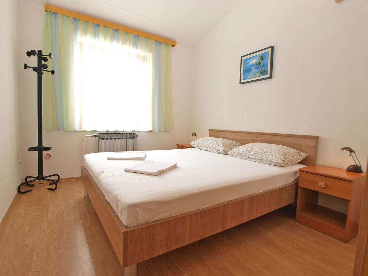 Apartments Slavka 1155 풀라 외부 사진