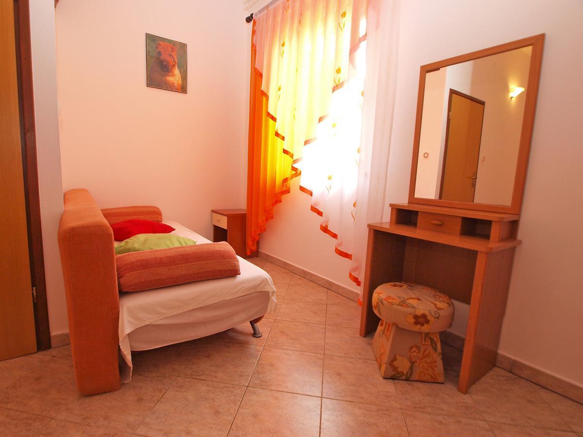 Apartments Slavka 1155 풀라 외부 사진