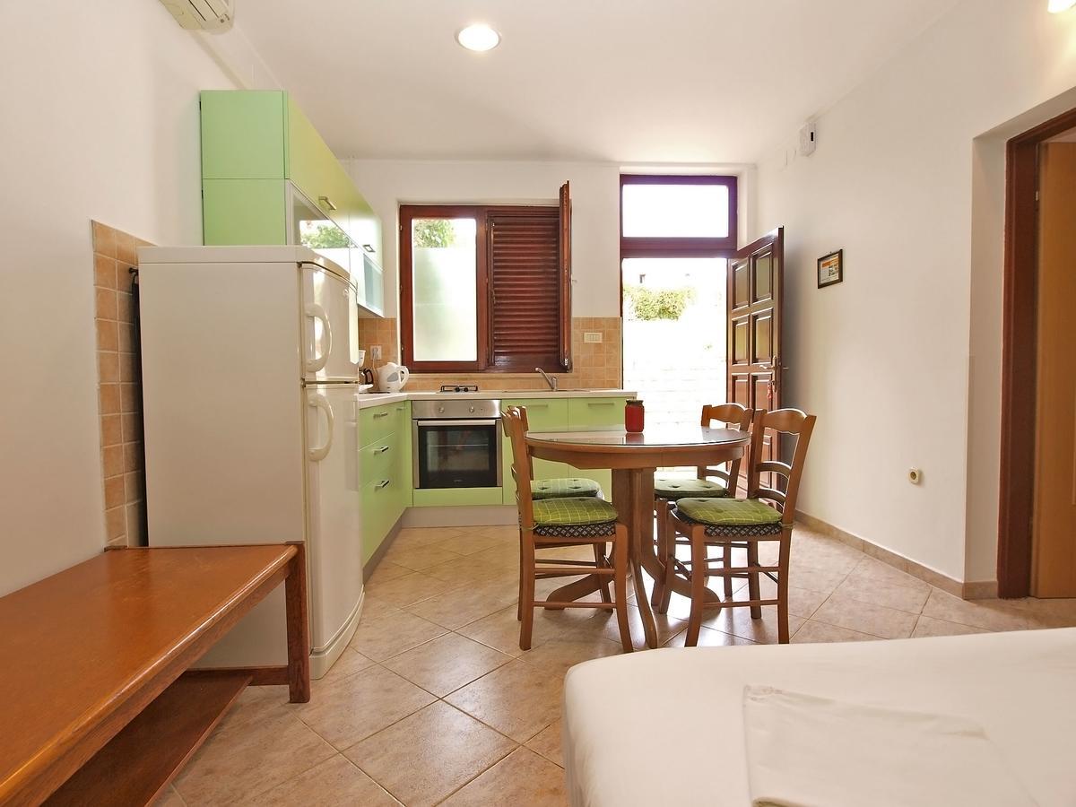 Apartments Slavka 1155 풀라 외부 사진