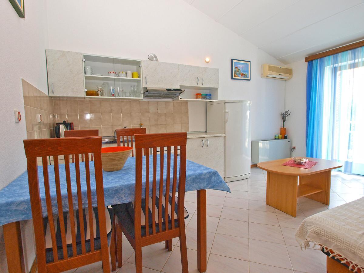 Apartments Slavka 1155 풀라 외부 사진