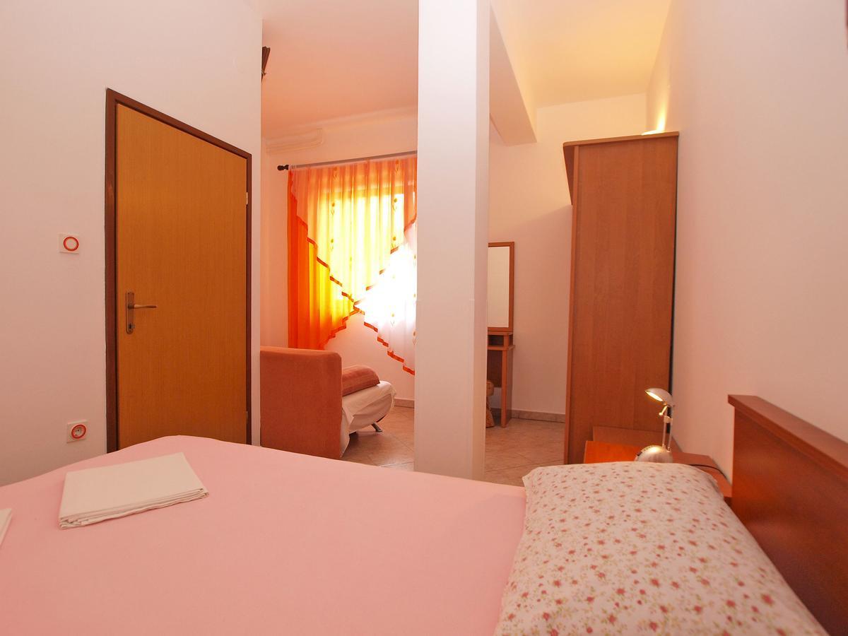 Apartments Slavka 1155 풀라 외부 사진