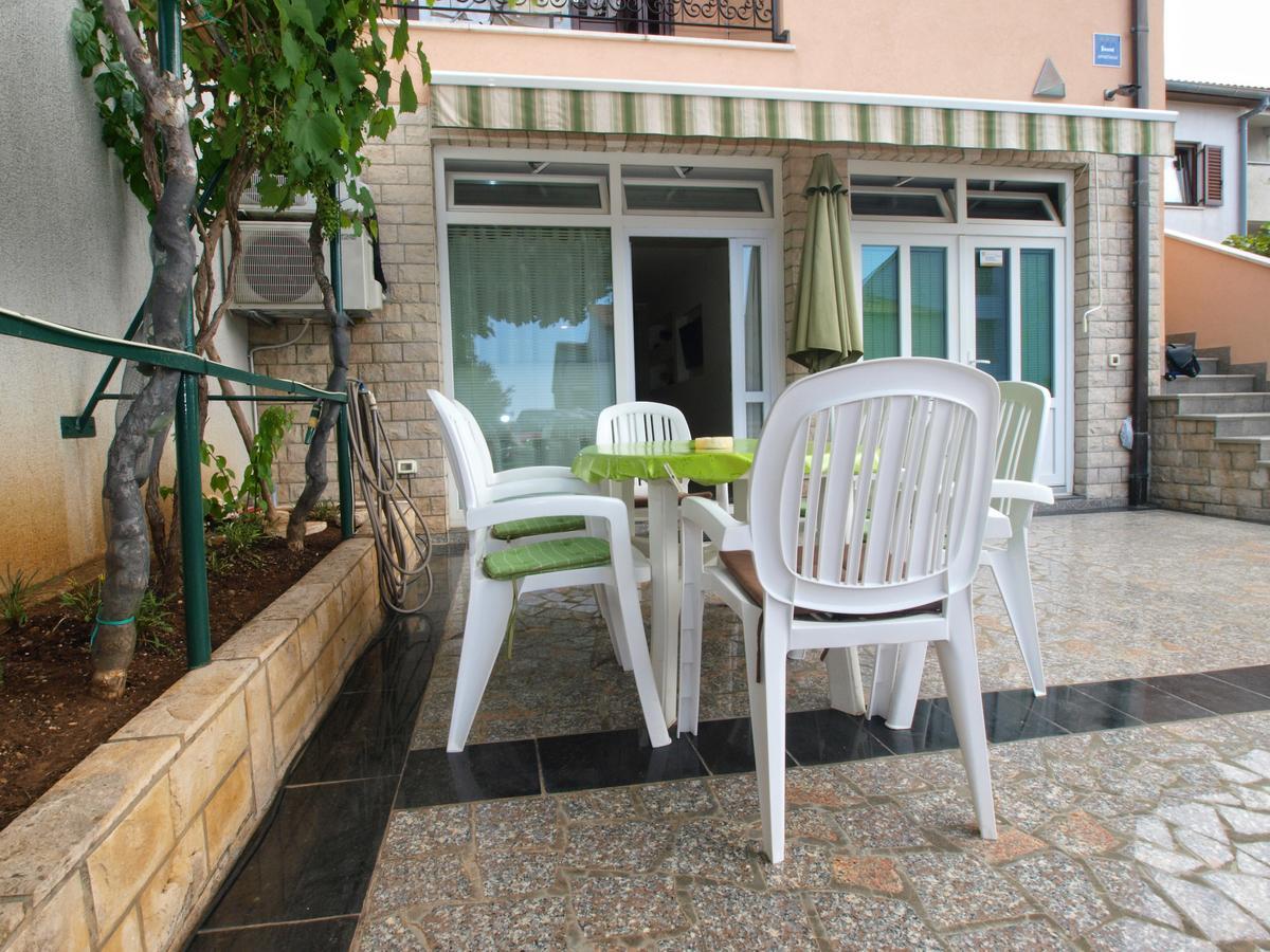 Apartments Slavka 1155 풀라 외부 사진