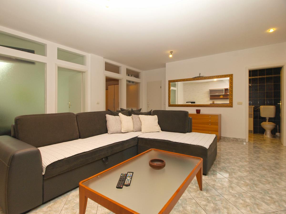 Apartments Slavka 1155 풀라 외부 사진