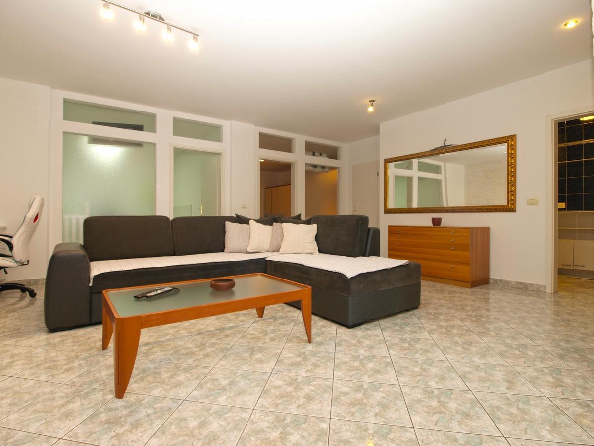 Apartments Slavka 1155 풀라 외부 사진