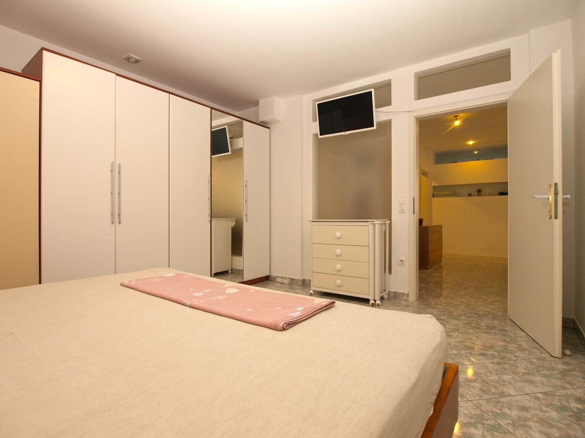 Apartments Slavka 1155 풀라 외부 사진