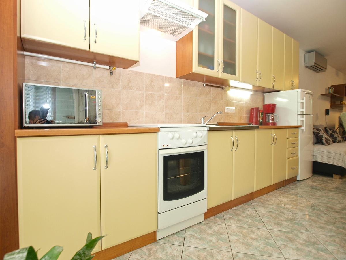 Apartments Slavka 1155 풀라 외부 사진