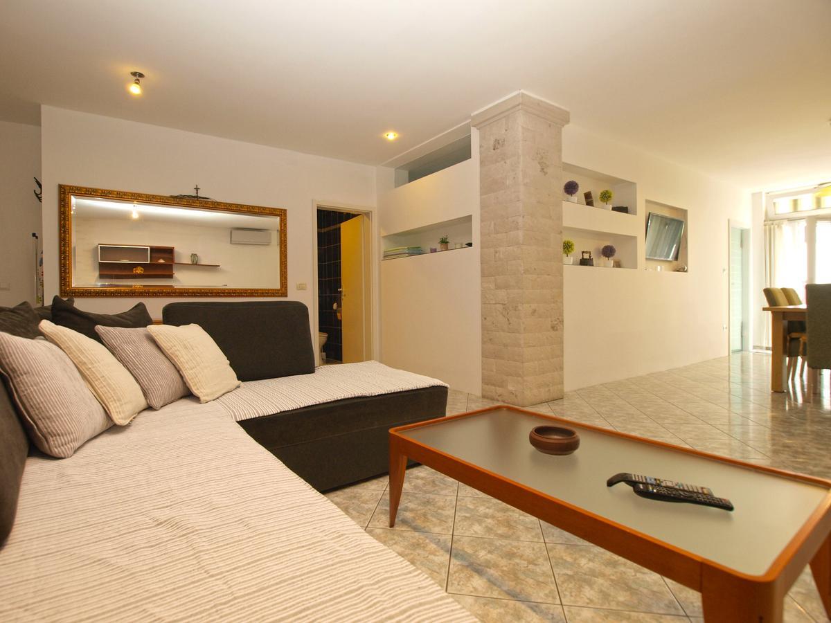 Apartments Slavka 1155 풀라 외부 사진