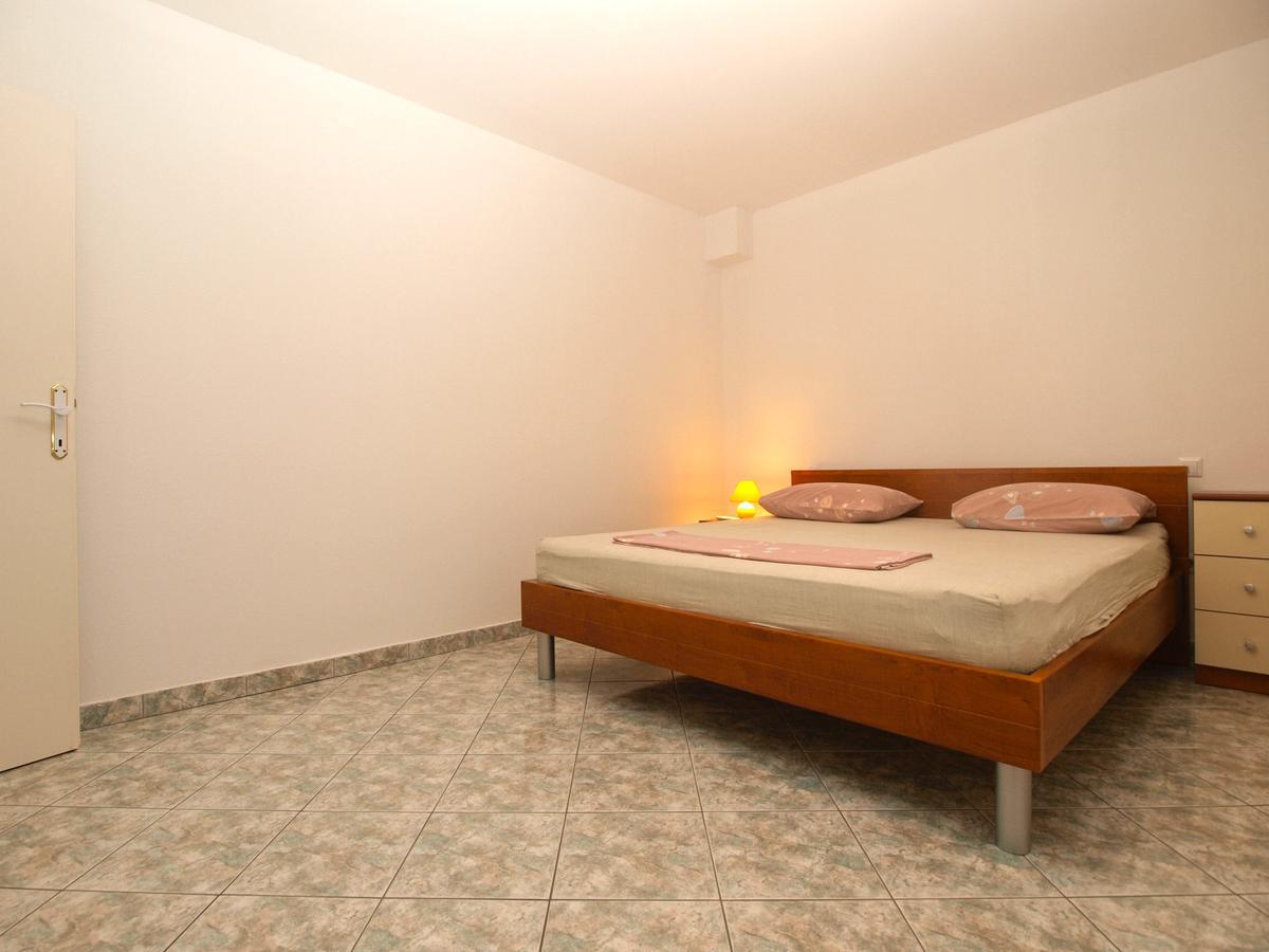 Apartments Slavka 1155 풀라 외부 사진